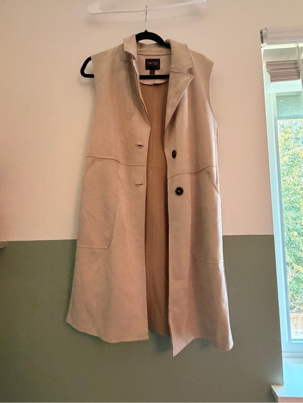 Truth Petite Sleeveless Long Vest in Sand Beige
